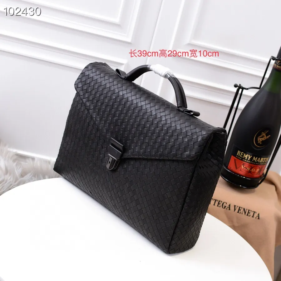 🎉🎉🎉BOTTEA VENETA Style No.: 171201# Material: Imported fetal cowhide hand-woven and made Specifications: Picture size BVBVBV